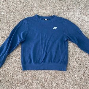 Woman’s Nike crew neck in size small